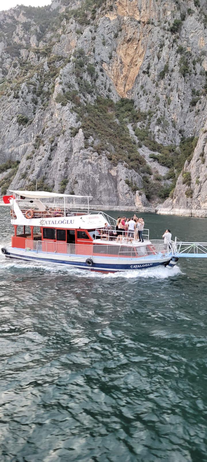 Şahinkaya Kanyonu'nun devasa ve etkileyici sarp kayalıkları